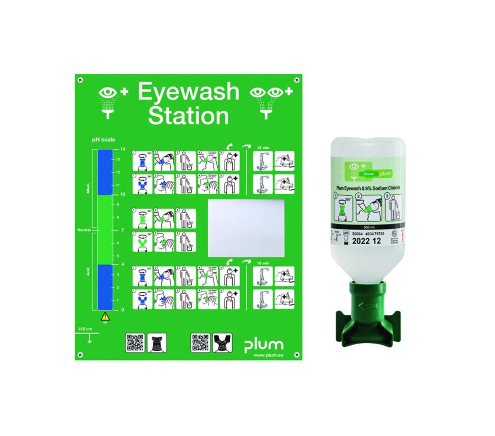 Eyewash station with an eye wash bottle